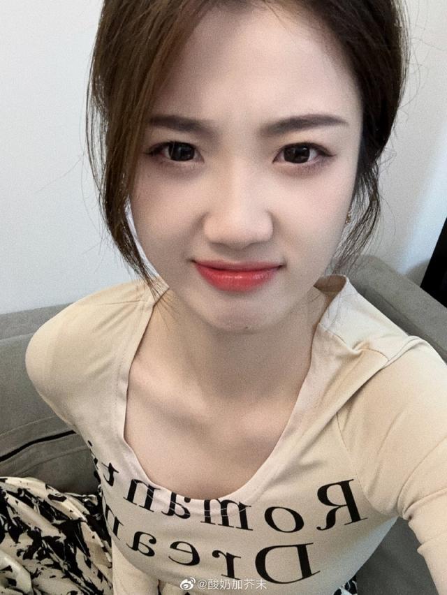 慢工出细活女友晒美照 高诗岩评论:这家伙忙活一下午|高诗岩_新浪新闻