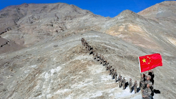 英雄团长祁发宝含泪讲述：“从来没有一个兄弟和我说过戍边苦！”休闲区蓝鸢梦想 - Www.slyday.coM