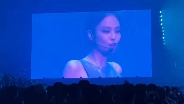Jennie新歌首演舞台,solo2.0啊啊啊啊啊啊!|新歌|Jennie_新浪新闻