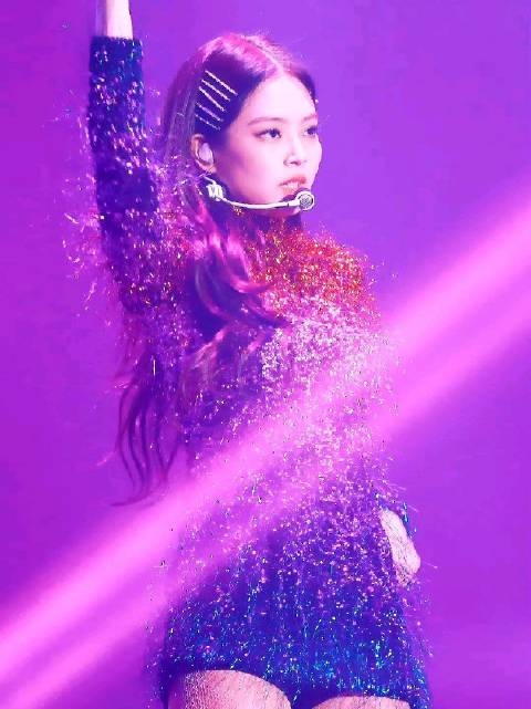Jennie演唱会solo真的鲨疯了,这个新歌舞台真的好绝……|演唱会|Jennie|新歌_新浪新闻