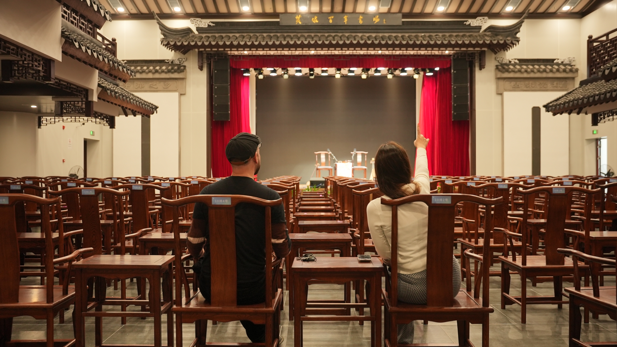 外国人眼里的这十年④｜苏州评弹视频博主：小家变舞台，非遗传承创新休闲区蓝鸢梦想 - Www.slyday.coM