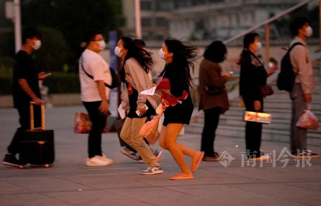 7级大风要来！柳州人短袖与棉衣“齐飞”，接下来的天气……休闲区蓝鸢梦想 - Www.slyday.coM