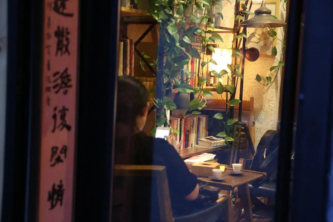 那些开在胡同里的书店，是城市之光休闲区蓝鸢梦想 - Www.slyday.coM