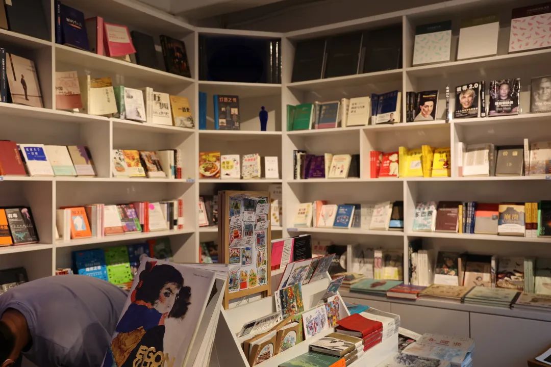 那些开在胡同里的书店，是城市之光休闲区蓝鸢梦想 - Www.slyday.coM