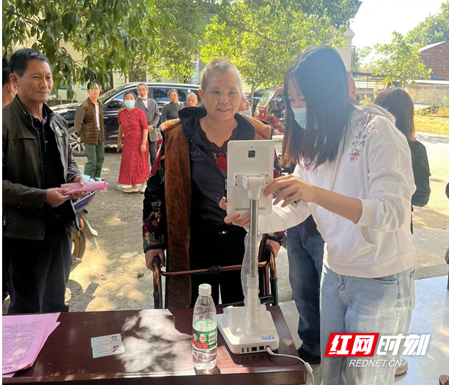 东安：农村老年人医保电子凭证激活触手可及