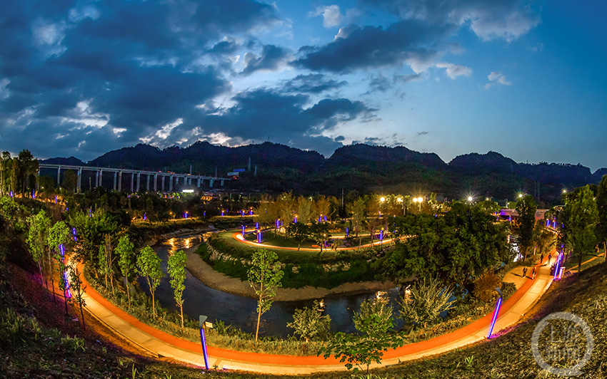 近年来,重庆市南川区把"隐藏"在城市角落的边角地,废弃地,闲置地"变废