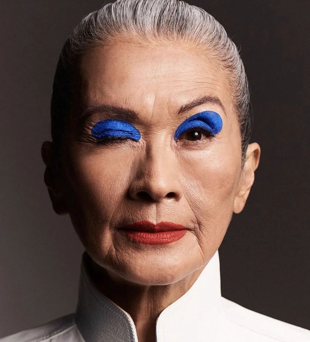 68岁出道的银发模特,走t台,上封面,奶奶也太酷了!__财经头条