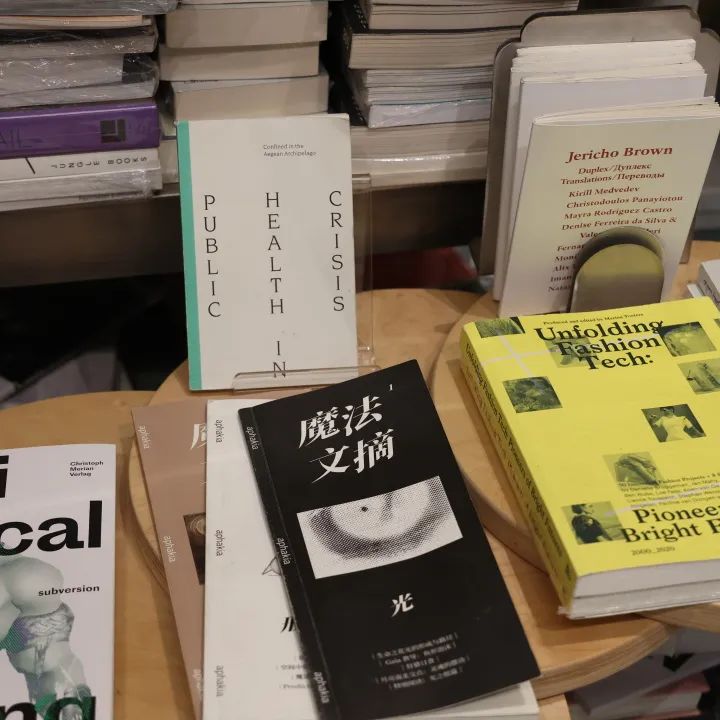 那些开在胡同里的书店，是城市之光休闲区蓝鸢梦想 - Www.slyday.coM