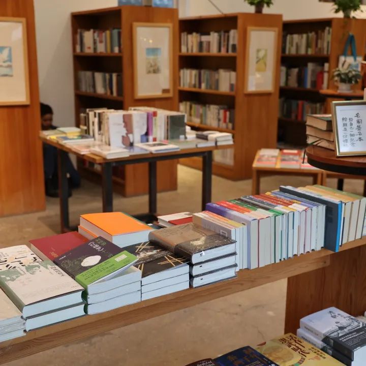 那些开在胡同里的书店，是城市之光休闲区蓝鸢梦想 - Www.slyday.coM