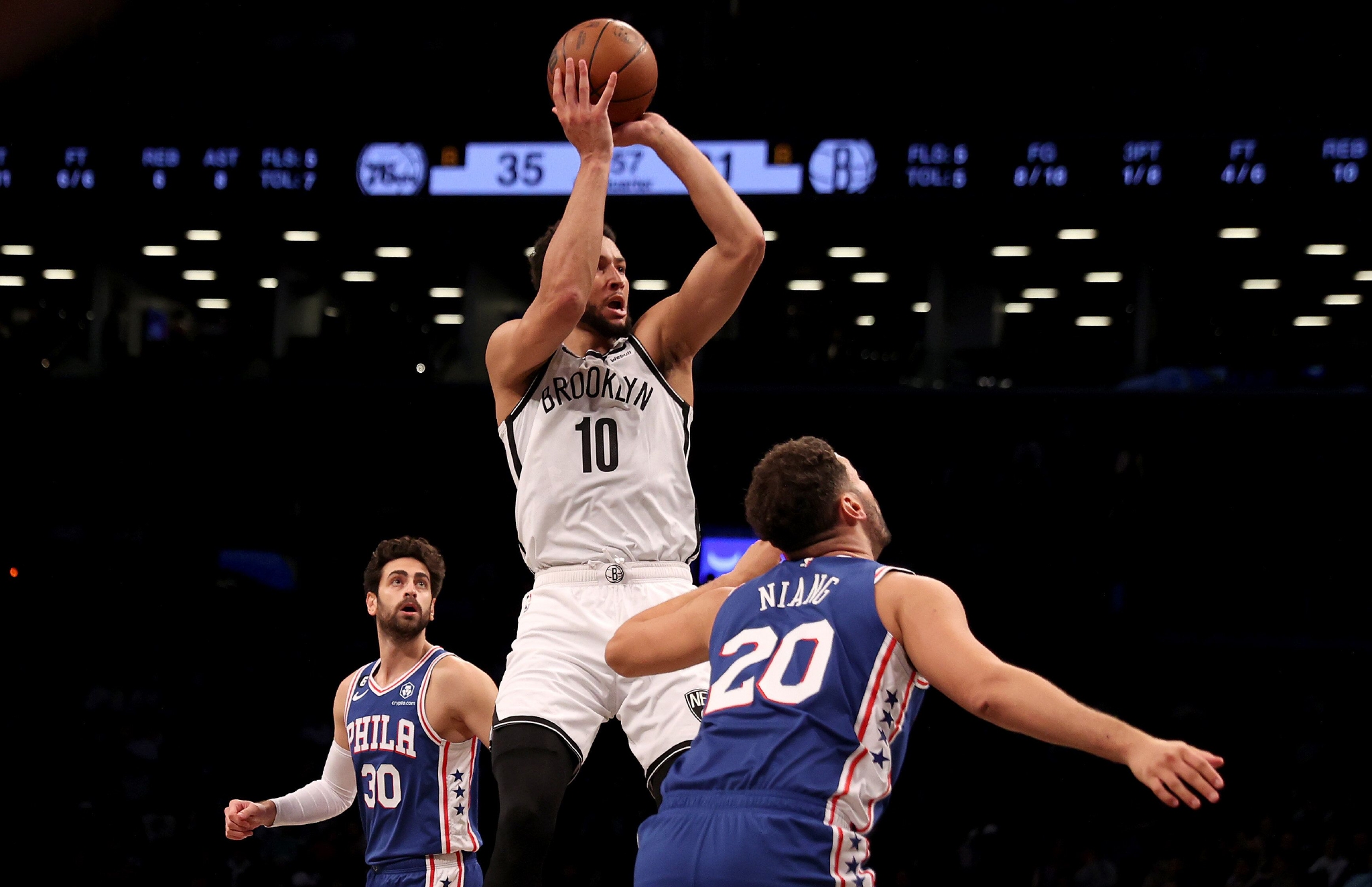 篮网三巨头解体后重建之路年轻球员崭露头角成最大收获