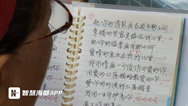 “小”老师带“大”学生，“听听”福州老年大学声乐课上的忘年“教”休闲区蓝鸢梦想 - Www.slyday.coM