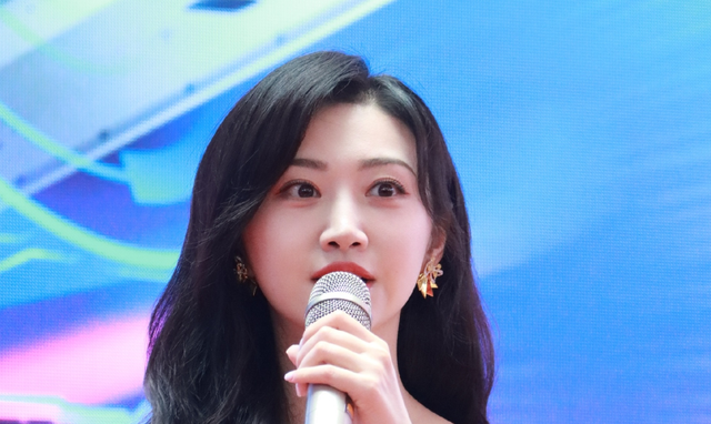冯绍峰景甜新剧曝路透，冯绍峰状态苍老，跟景甜同框像女儿跟父亲休闲区蓝鸢梦想 - Www.slyday.coM