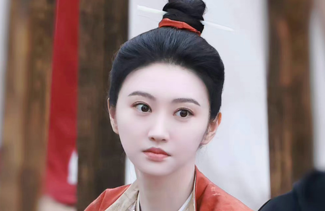 冯绍峰景甜新剧曝路透，冯绍峰状态苍老，跟景甜同框像女儿跟父亲休闲区蓝鸢梦想 - Www.slyday.coM