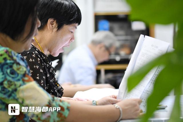 “小”老师带“大”学生，“听听”福州老年大学声乐课上的忘年“教”休闲区蓝鸢梦想 - Www.slyday.coM
