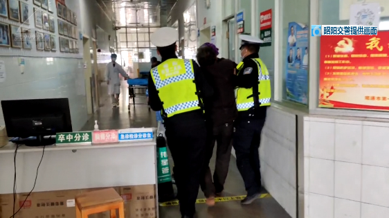 一天两起 云南昭阳交警这波操作太圈粉 患者 交警 民警 新浪新闻