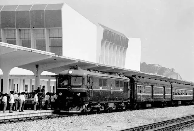 原来你是这样的杭州南站，南站夜景全新亮相！光影大片来了休闲区蓝鸢梦想 - Www.slyday.coM