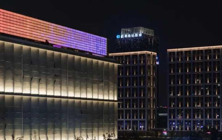 原来你是这样的杭州南站，南站夜景全新亮相！光影大片来了休闲区蓝鸢梦想 - Www.slyday.coM