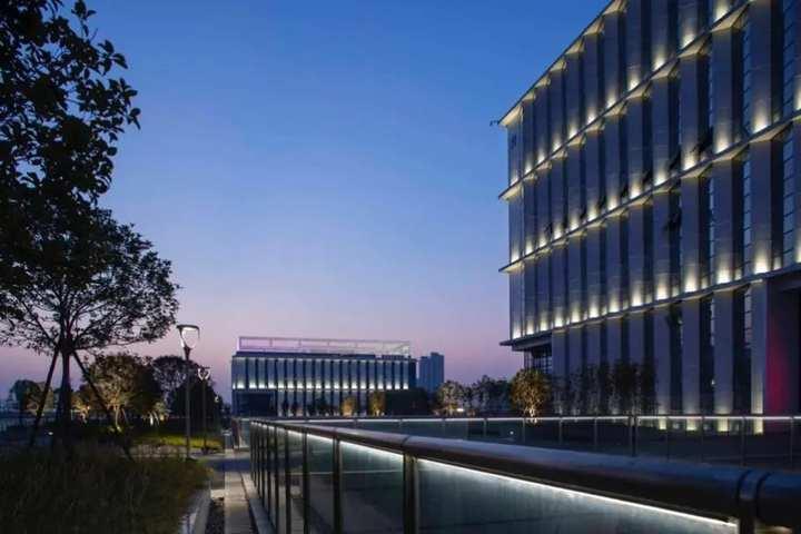 原来你是这样的杭州南站，南站夜景全新亮相！光影大片来了休闲区蓝鸢梦想 - Www.slyday.coM