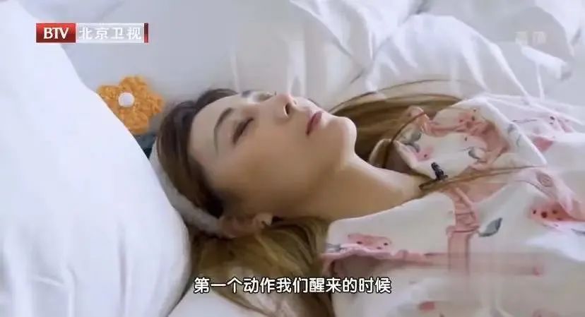 每天一定要睡够8小时？朝左睡觉会压迫心脏？关于睡眠的传言，你信过几个？休闲区蓝鸢梦想 - Www.slyday.coM