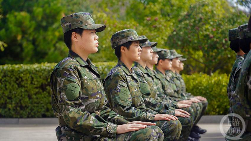 飒！武警女兵队列会操展英姿_手机新浪网