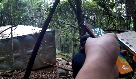 “听说这里有座75年的老庙！”杭州两女子上山游玩，结果迷路了休闲区蓝鸢梦想 - Www.slyday.coM