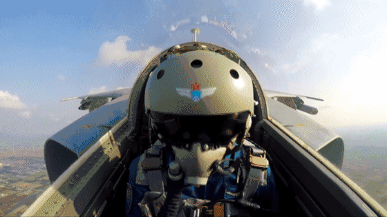 作为首批“飞豹”战机前舱女飞行员 她的履历写满优秀休闲区蓝鸢梦想 - Www.slyday.coM