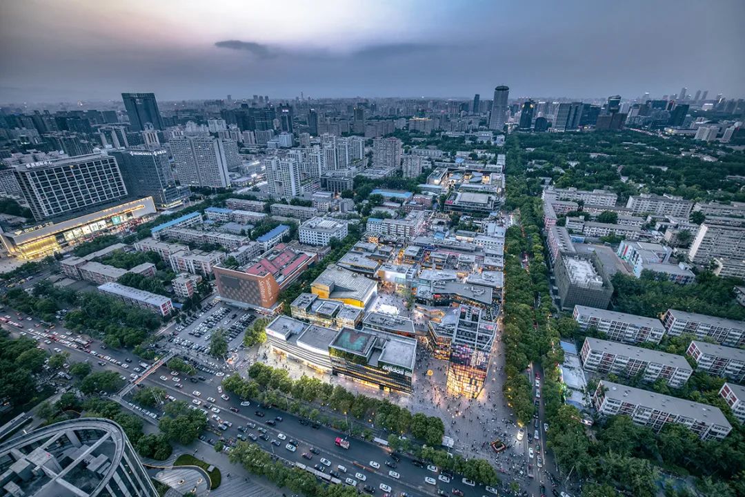 gentle monster选址三里屯太古里南区:设计风格怪诞,入口处"不再全民