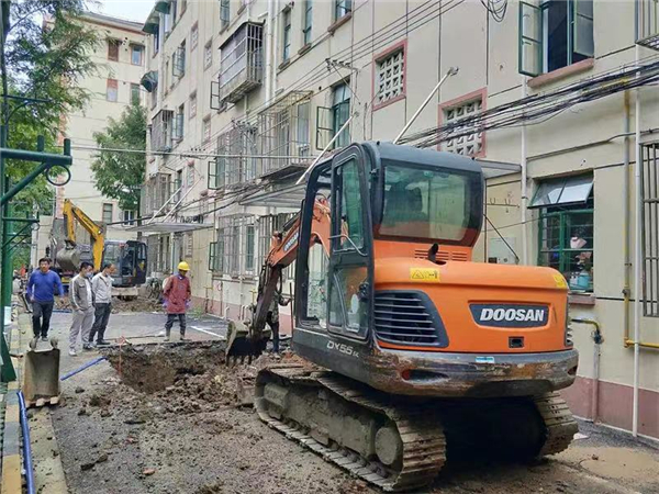 小区停车位“捉襟见肘”怎么办？“块长”出马化解居民停车难休闲区蓝鸢梦想 - Www.slyday.coM