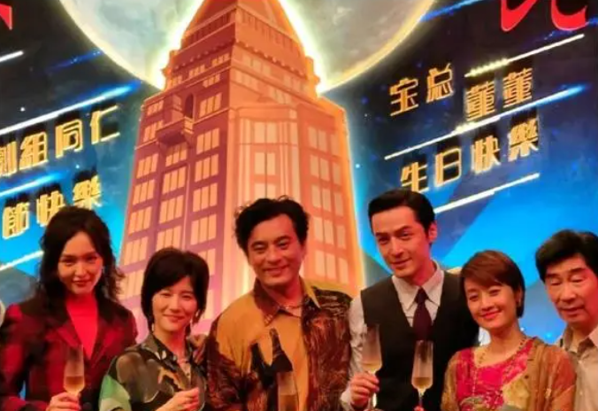 王家卫的《繁花》依旧在拍摄中，主演胡歌从30多岁拍到40岁休闲区蓝鸢梦想 - Www.slyday.coM