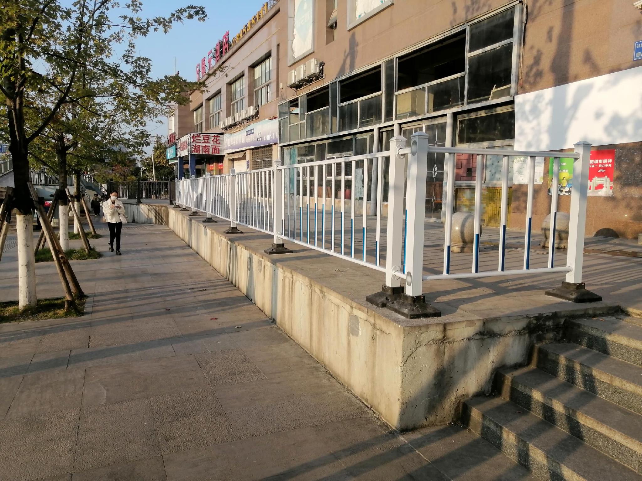 【融媒问政】部门采纳市民建议!花溪大道干平路上这段护栏补齐了!