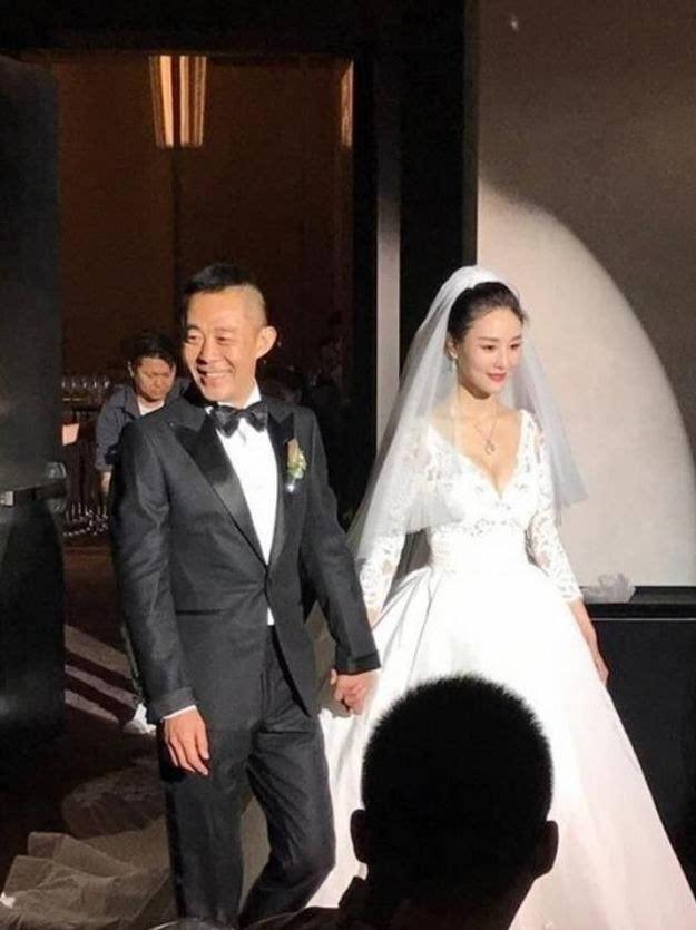 老戏骨侯勇携三婚老婆看五万元轿车,90后娇妻腹部明显隆起疑有喜|90后|侯勇|王瑞_新浪新闻