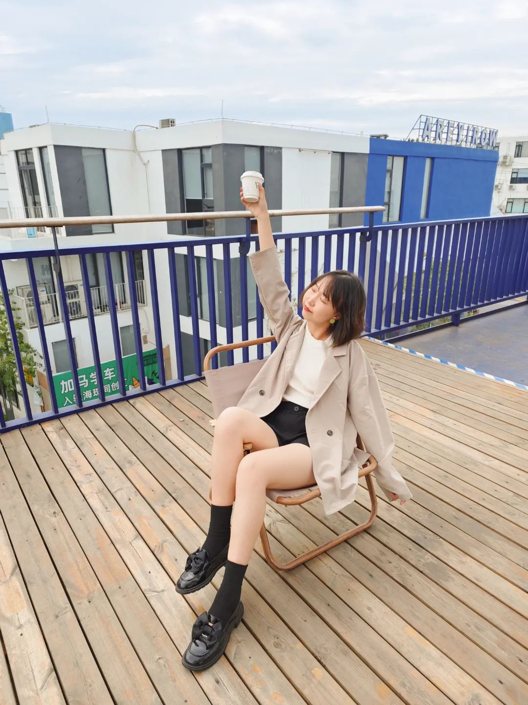 坐着这样拍秒变大长腿肉眼瘦十斤