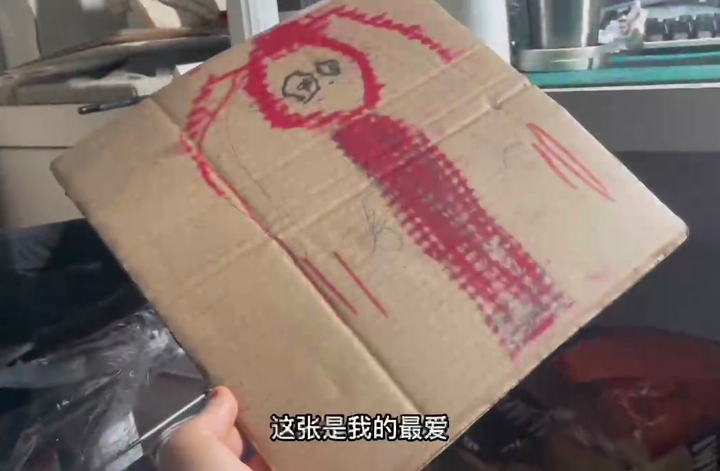 4岁女童画作被爸爸“抄袭”后大卖，爸爸：以后还要抄她的！休闲区蓝鸢梦想 - Www.slyday.coM