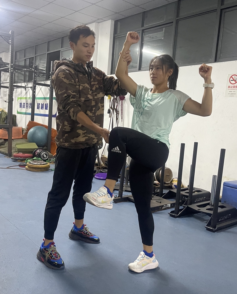 市运会“我的运动家”⑧ 跳远女孩梦想第一个冠军，父亲忘不了路灯下的影子休闲区蓝鸢梦想 - Www.slyday.coM