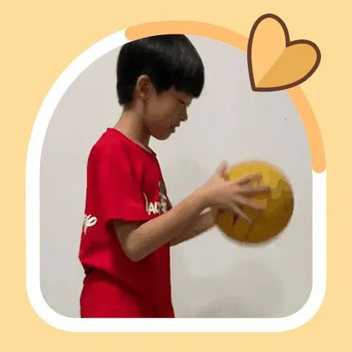 大家要的拍球练习来啦!娃玩着玩着就会了|传球|大人|掌心_新浪新闻