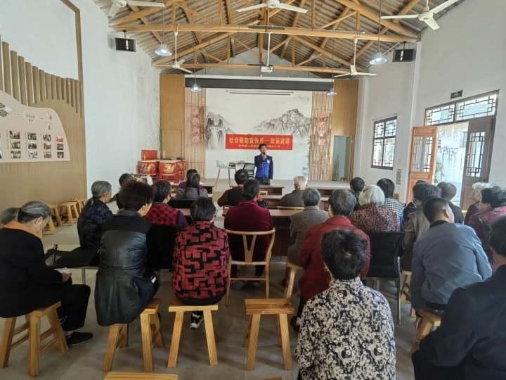 高速志愿者走村入户，守护老人居家安全