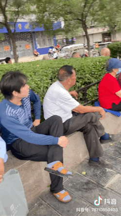 过了20岁的年轻人，最近开始和大爷撞衫休闲区蓝鸢梦想 - Www.slyday.coM