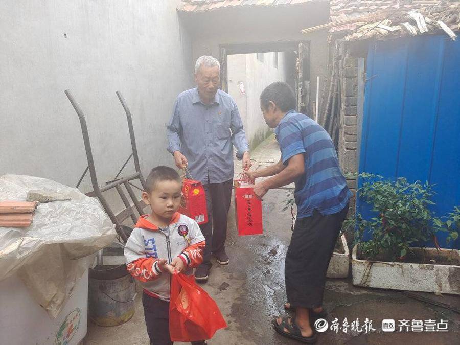 我们的十年｜“布鞋校长”李振华：学生过万，半数当老师休闲区蓝鸢梦想 - Www.slyday.coM