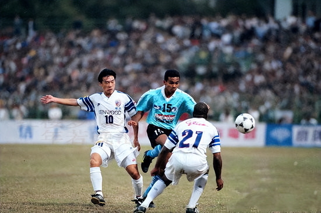 大连足球史上今天:1996年王健林督战!万达客平申花夺回甲a冠军