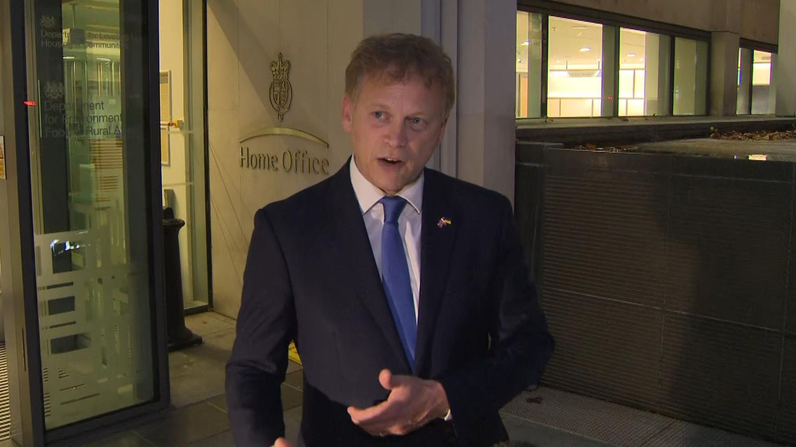 隔夜又失一名内阁大臣，英国首相特拉斯政府“濒临崩溃”休闲区蓝鸢梦想 - Www.slyday.coM