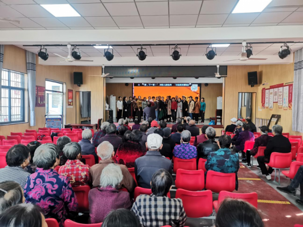 九江市柴桑区城门街道老年协会联合柴桑区老年大学开展歌唱活动