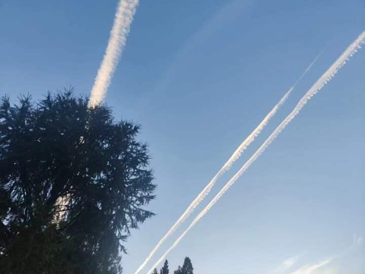杭州的秋天真是从早美到晚，这会儿刷屏的云是什么云？朋友圈说“五彩祥云”的完胜休闲区蓝鸢梦想 - Www.slyday.coM