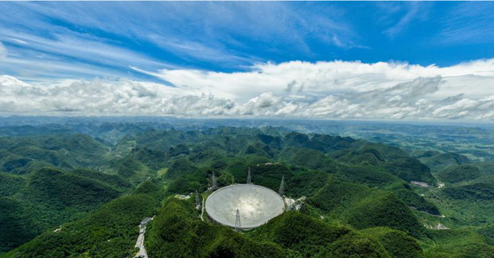 "中国天眼"全景.图/新华社