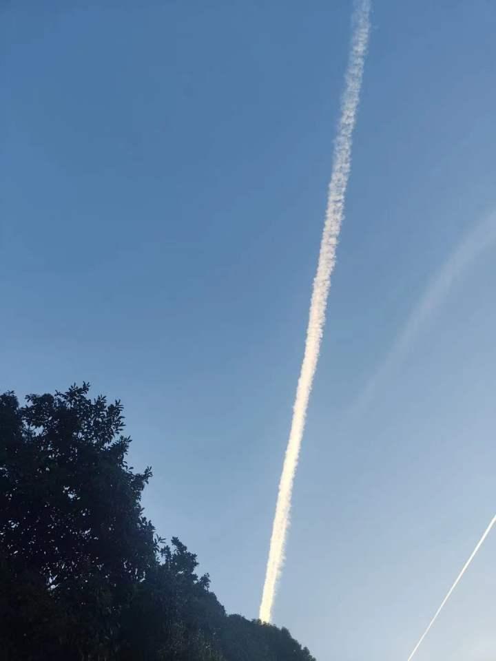 杭州的秋天真是从早美到晚，这会儿刷屏的云是什么云？朋友圈说“五彩祥云”的完胜休闲区蓝鸢梦想 - Www.slyday.coM