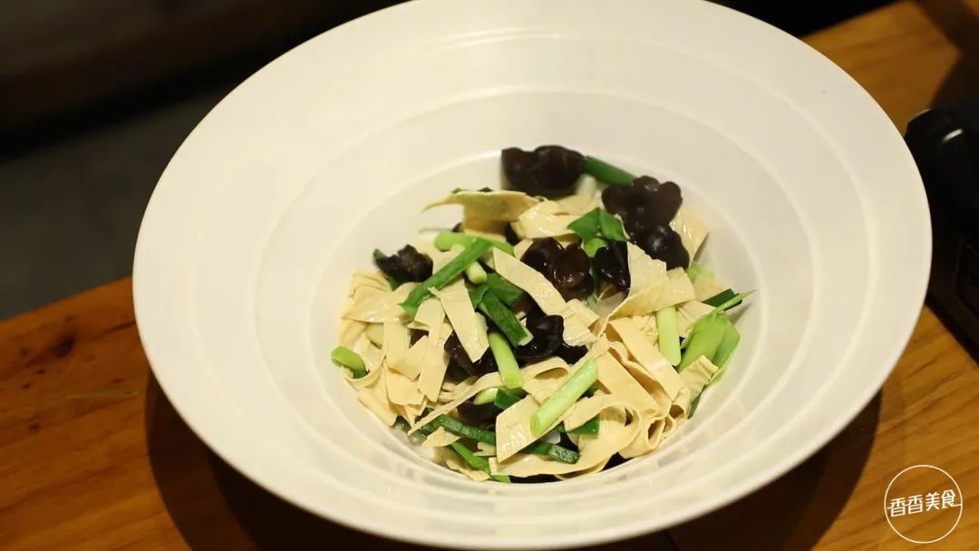 滑嫩香辣，停不了口，有了这道菜你得多吃两碗饭休闲区蓝鸢梦想 - Www.slyday.coM