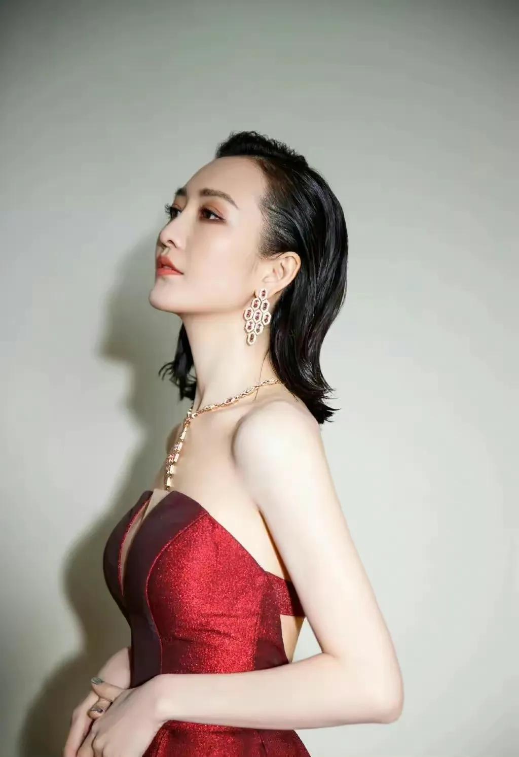 王鸥,是一位美艳冷傲的古典美女,拥有温柔恬静的气质__财经头条