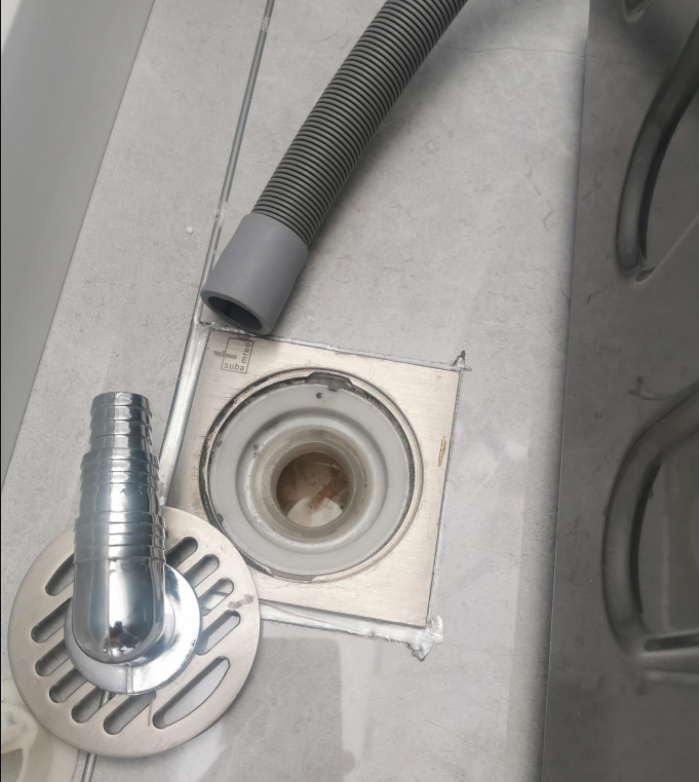 下水的话,不太建议大家用地漏,因为洗衣机的排水量比较大,下水道受不