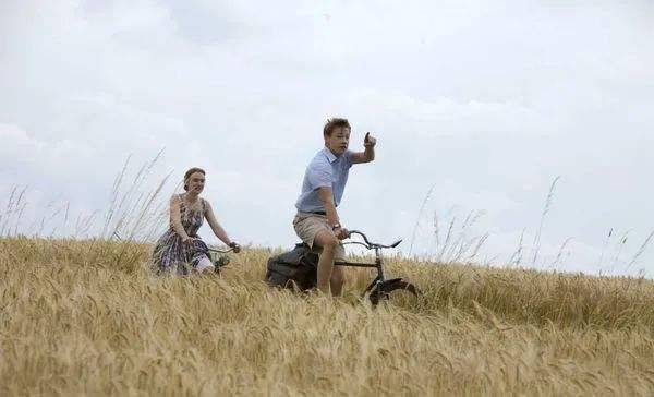 看够了“白幼瘦”，才懂地母美人的风情休闲区蓝鸢梦想 - Www.slyday.coM