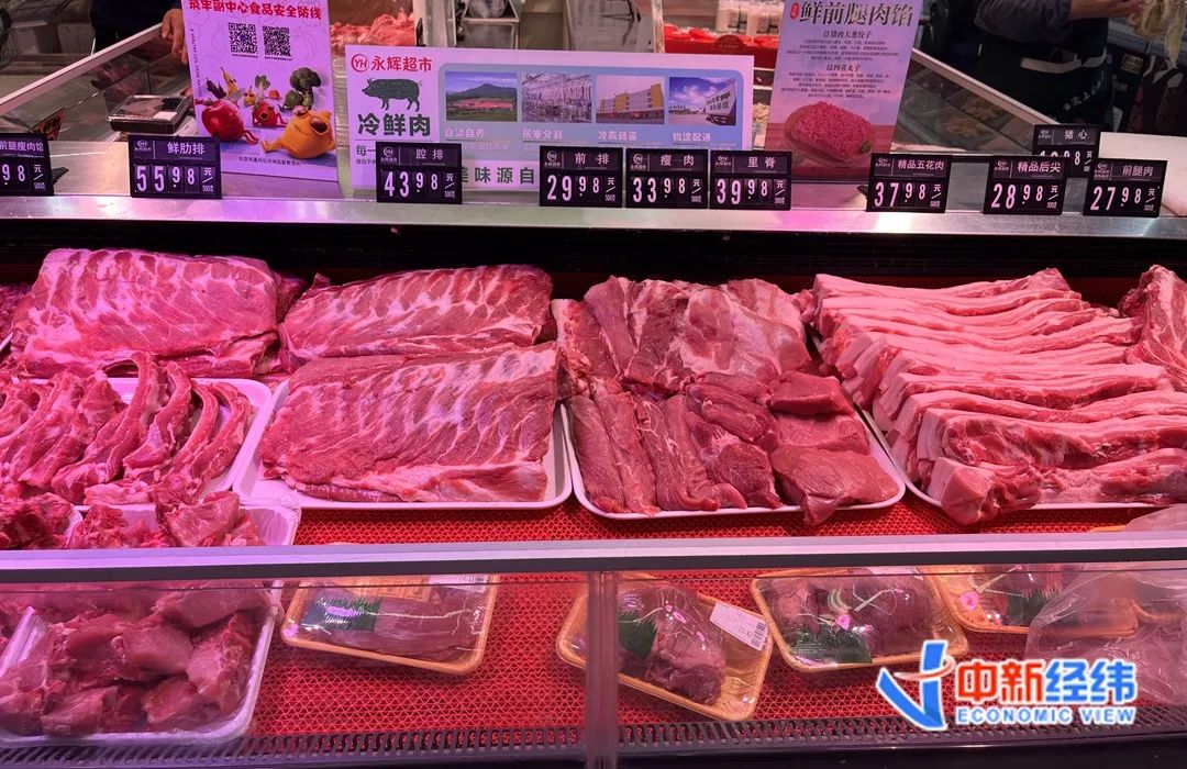 ▲北京某超市内的猪肉价格。中新经纬闫淑鑫摄