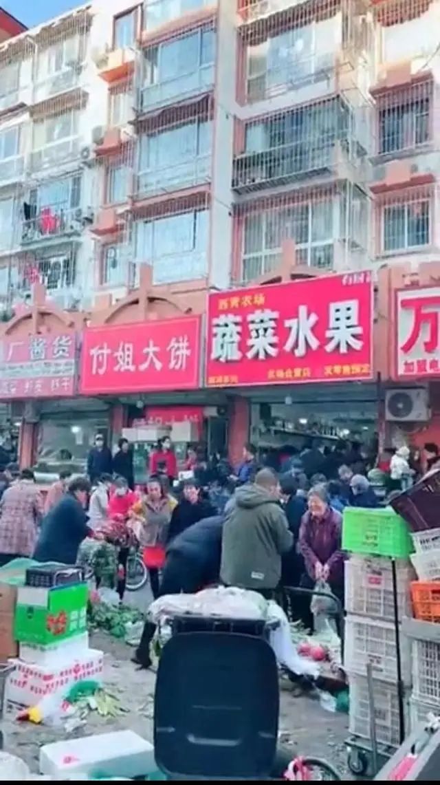 蔬果店老板去世后 周围店主自发帮忙清货:能帮一把就帮一把|店老板_新浪新闻